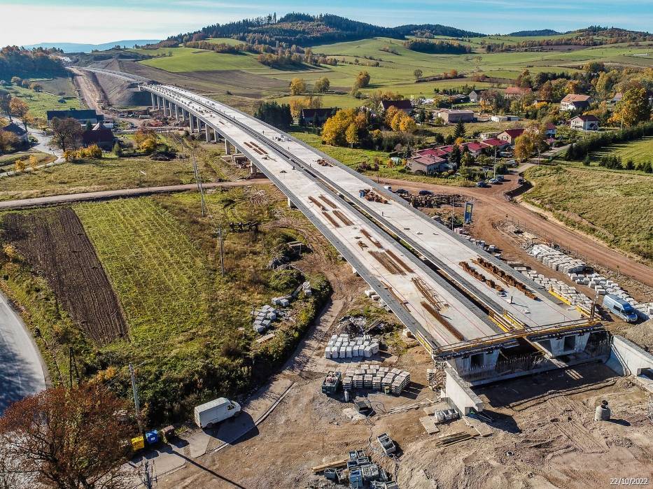 Budowa drogi S3 Kamienna Góra - Bolków: Największa budowa w regionie z lotu ptaka! Zdjęcia z października 2022