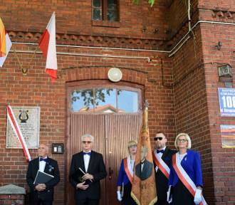 100 lat Towarzystwa Śpiewu Halka w Inowrocławiu. Odsłonięto tablicę pamiątkową