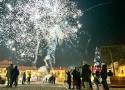 Mieszkańcy Olkusza i okolic wspólnie przywitali Nowy Rok. Na rynku bawiły się tłumy. Zobacz zdjęcia 