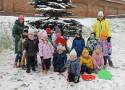 Dzieci z Brzdąca lubią śnieg. Czy weekend spędzą na sankach? Prognoza pogody na weekend w Chełmnie. Zdjęcia