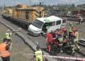 Zderzenie lokomotywy z samochodem - symulacja. Kampania „Bezpieczny Przejazd” ZDJĘCIA, FILM