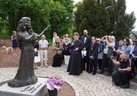 W Lewinie Kłodzkim odsłonięty został pomnik Violetty Villas