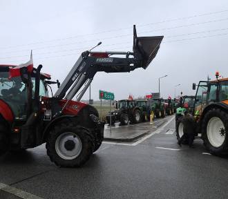 Szczecinek zablokowany. Rolnicy protestują na DK11 [zdjęcia]