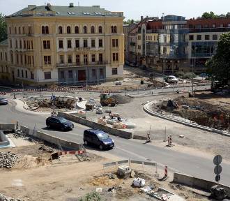 Trwa przebudowa placu Słowiańskiego w Legnicy, zobaczcie aktualne zdjęcia