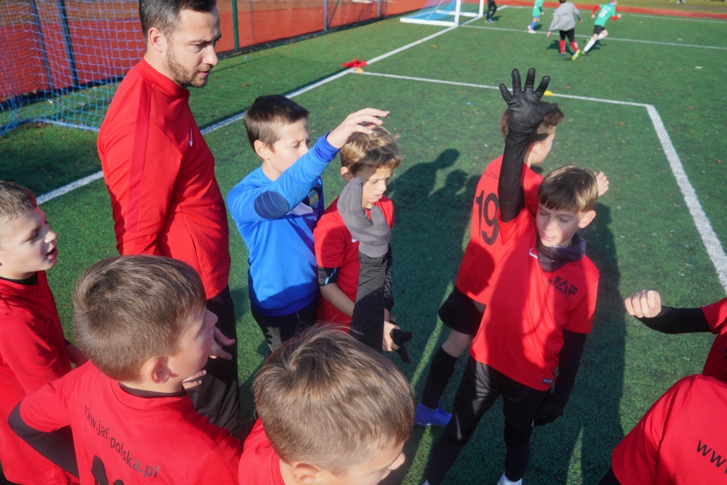 Rozgrywki "Z Podwórka na Stadion o Puchar Tymbarku" to nie tylko rywalizacja, ale też propagowanie piłki nożnej w mniejszych miastach