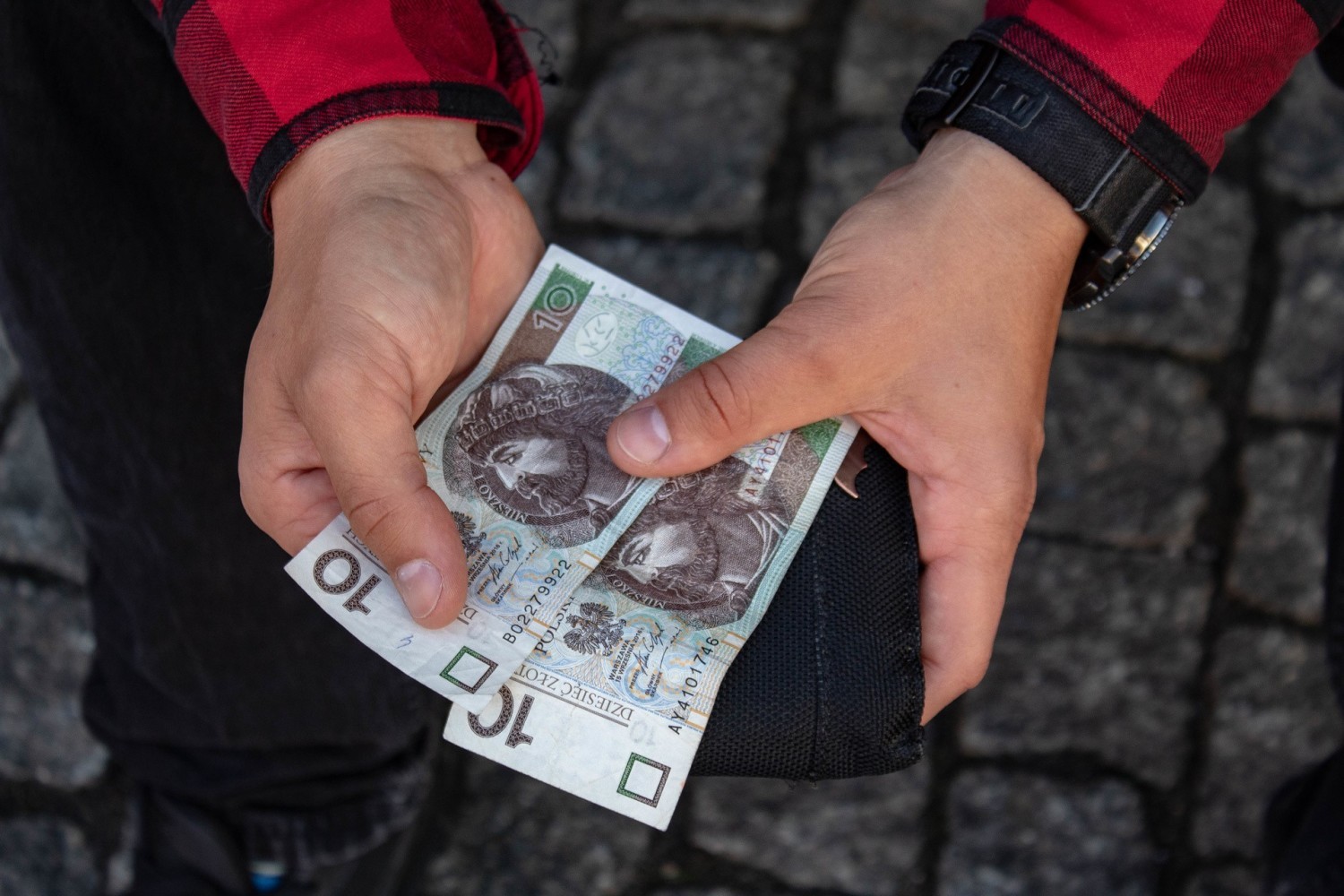 Masz takie 10 zł? Możesz zarobić fortunę! Sprawdź numer seryjny swojego banknotu! Warto!