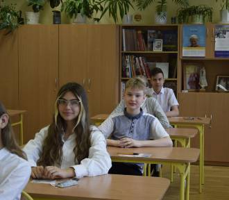 Egzamin ósmoklasisty w Szkole Podstawowej nr 5 w Skierniewicach. Dziś język angielski