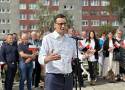 Premier Mateusz Morawiecki na blokowisku w Tomaszowie Mazowieckim. Przedstawił program "Przyjazne osiedla" - ZDJĘCIA, VIDEO