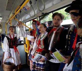 Legnica: Śpiewające autobusy, rozpoczyna się 52. Festiwal Chóralny "Legnica Cantat"