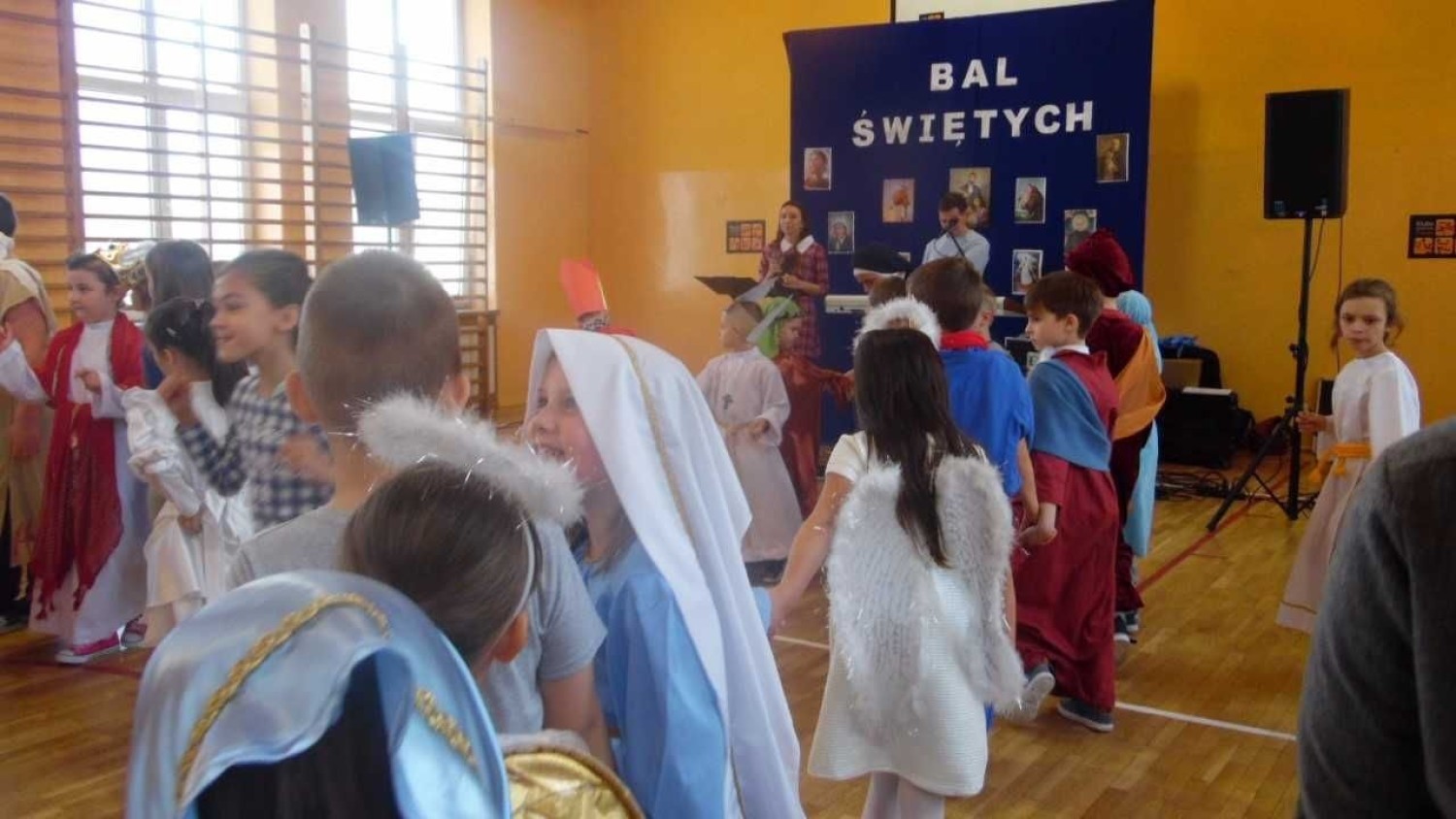 W Szkole Podstawowej nr 3 w Aleksandrowie Kujawskim po raz drugi zorganizowano ,,Bal świętych”
