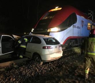 Wypadek na przejeździe kolejowym w Parkowie [ZDJĘCIA]