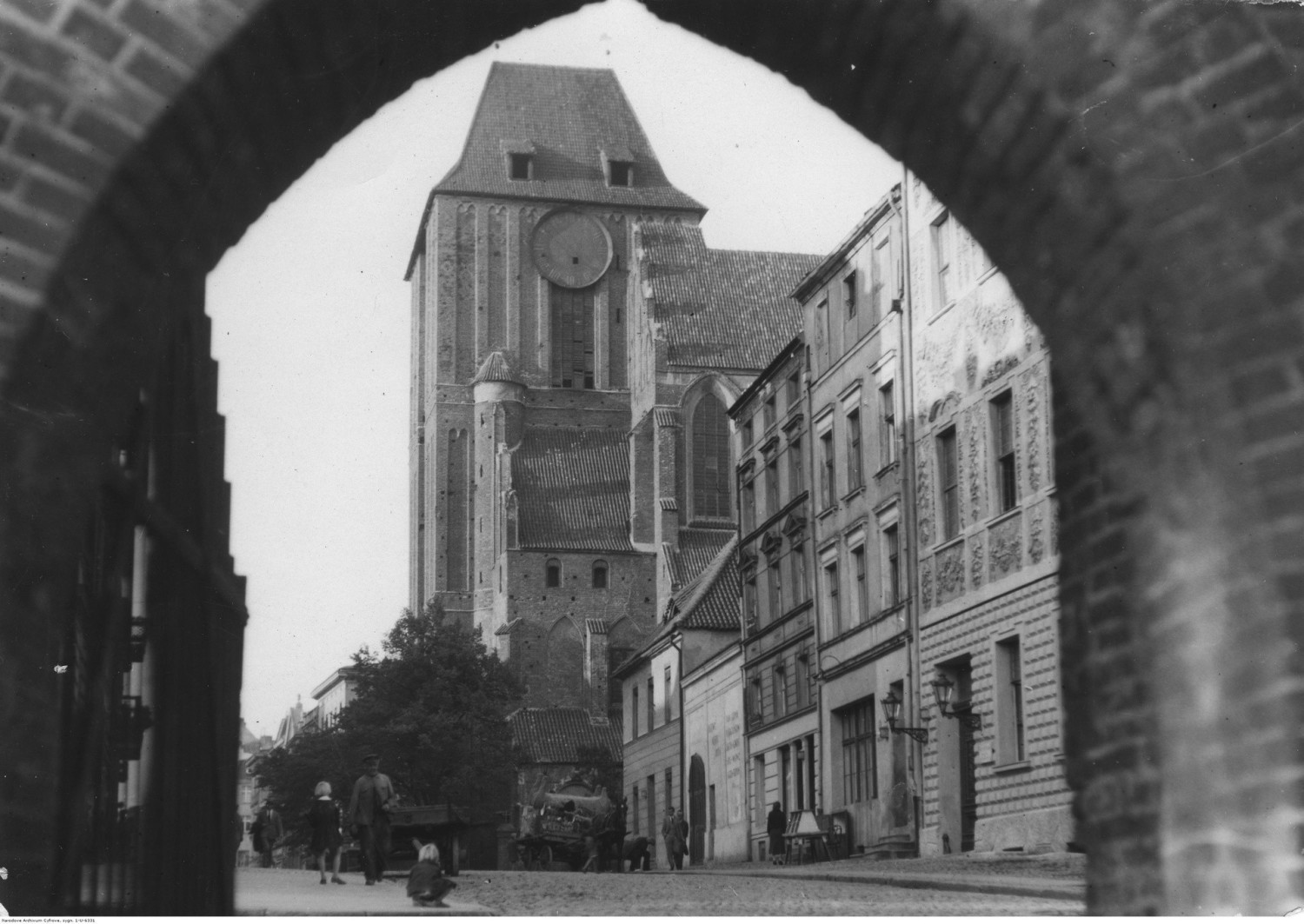 Toruń i jego mieszkańcy na starej fotografii