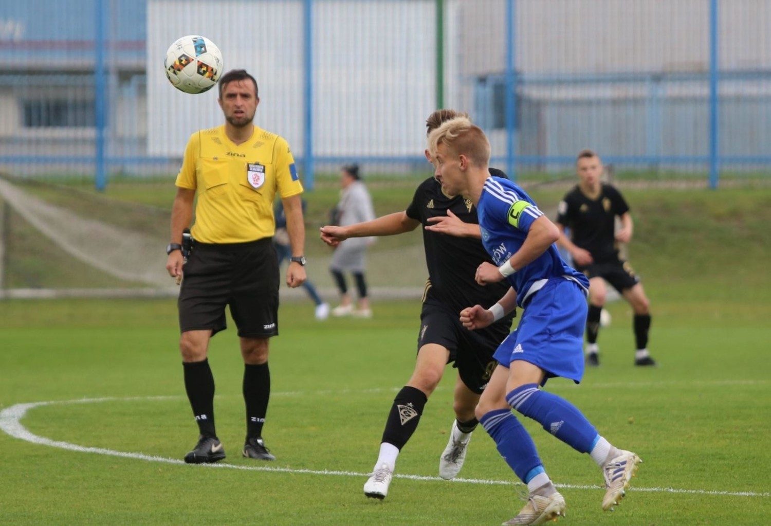 Piłkarze Górnika Zabrze (czarne stroje) byli najlepsi w grupie C CLJ U-17