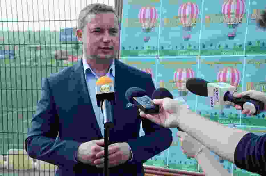 Dariusz Kubiak opowiada o konkursie plastycznym z okazji Dnia Dziecka
