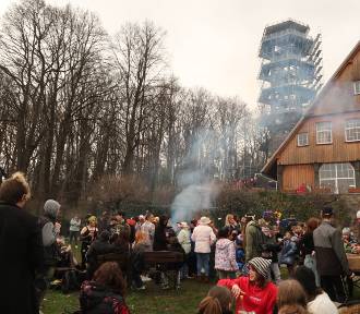 Mieszkańcy Wałbrzycha przywitali wiosnę 2024 przy Harcówce z ogniskiem! Zdjęcia