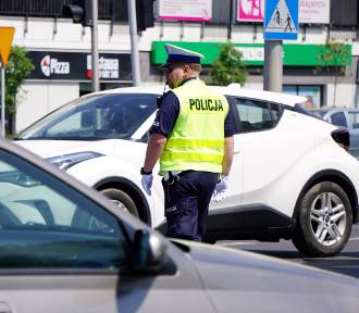 Policja apeluje o obowiązkowe wyposażenie auta. Co należy mieć?
