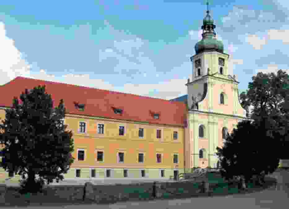 Jeden z budynków Pocysterskiego Zespołu Klasztorno-Pałacowego w Rudach Raciborskich