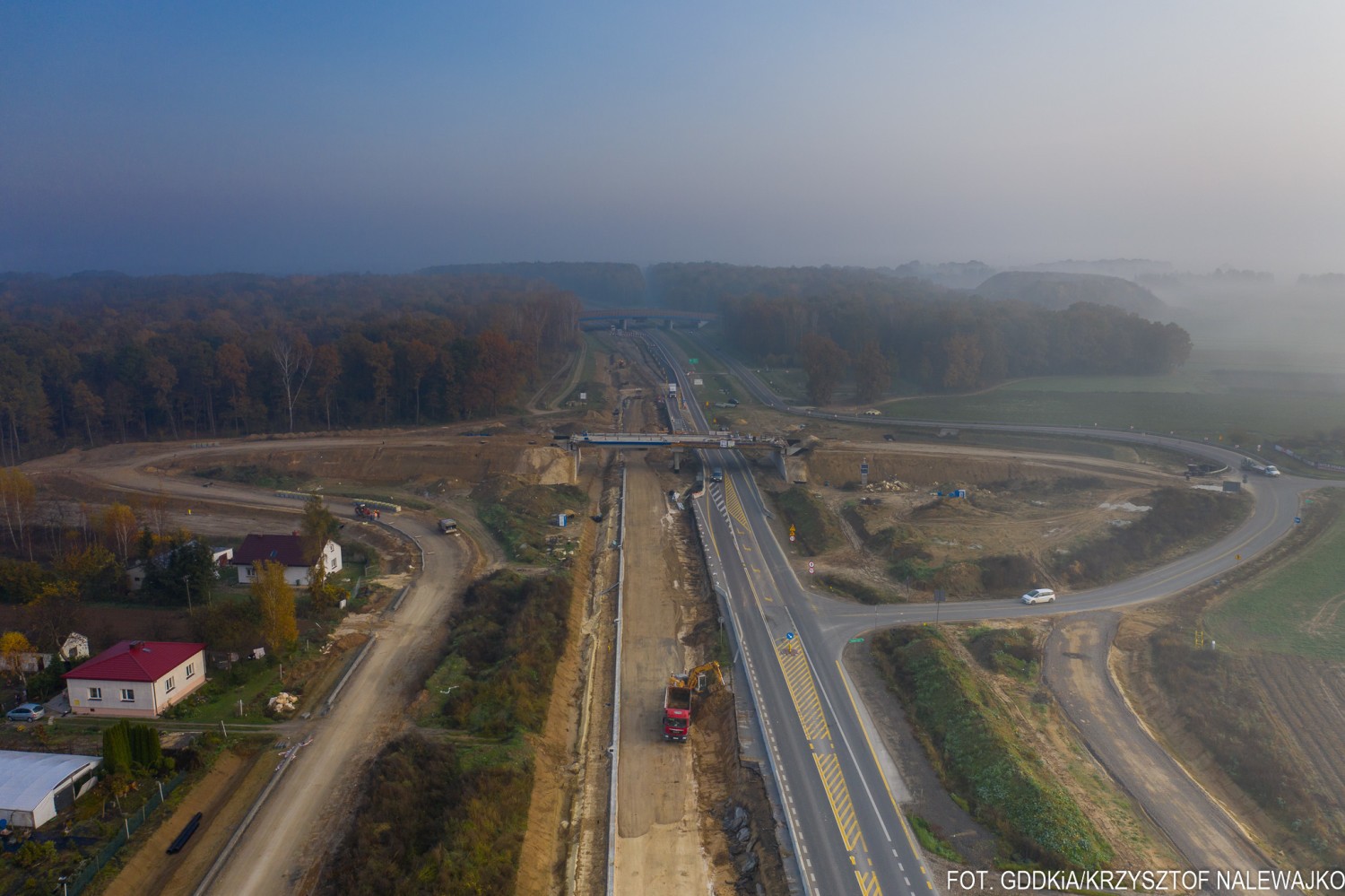 Przejdź do galerii i zobacz, jak budowa drogi S19 wygląda z lotu ptaka