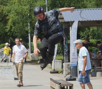 Dawni mistrzowie i legendy jazdy na rolkach odwiedziły skatepark w Kaliszu. ZDJĘCIA
