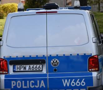 Policjant po służbie w Darłowie pomógł zatrzymać poszukiwanego 43-latka