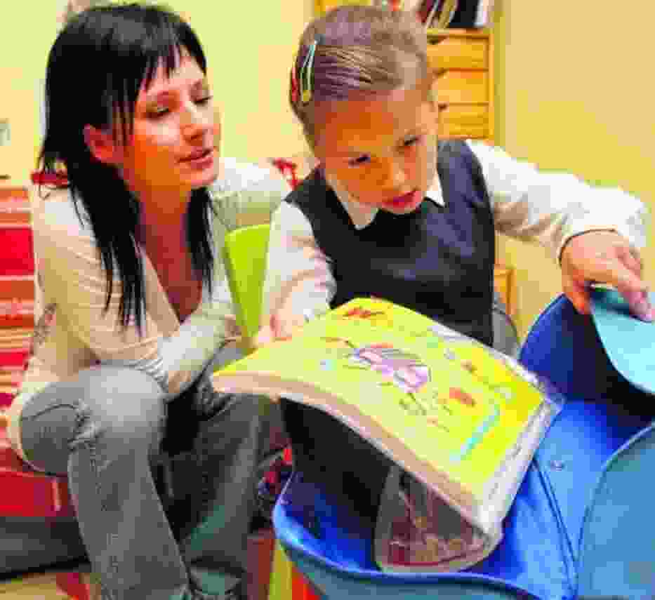 Coraz więcej uczniów nie musi nosić do szkoły zbyt ciężkich dla nich tornistrów i plecaków