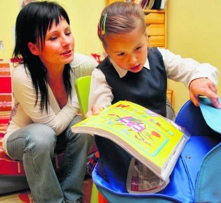 Coraz więcej uczniów nie musi nosić do szkoły zbyt ciężkich dla nich tornistrów i plecaków