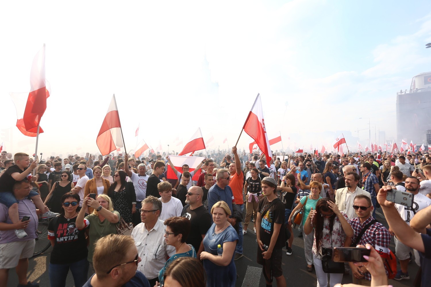 Godzina "Godzina "W", Warszawa 2019. Całe miasto stanęło, by upamiętnić 75. rocznicę wybuchu Powstania WarszawskiegoW", Warszawa 2019. Całe miasto stanęło, by upamiętnić 75. rocznicę wybuchu Powstania Warszawskiego