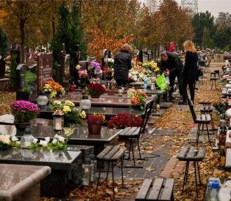 Mobilizacja służb przed 1 listopada. Na cmentarzach rusza akcja "Znicz" i "Hiena"