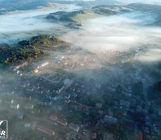 Magiczny Dzikowiec we mgle i złotej jesieni. Niepowtarzalne widoki z wieży. Zdjęcia!