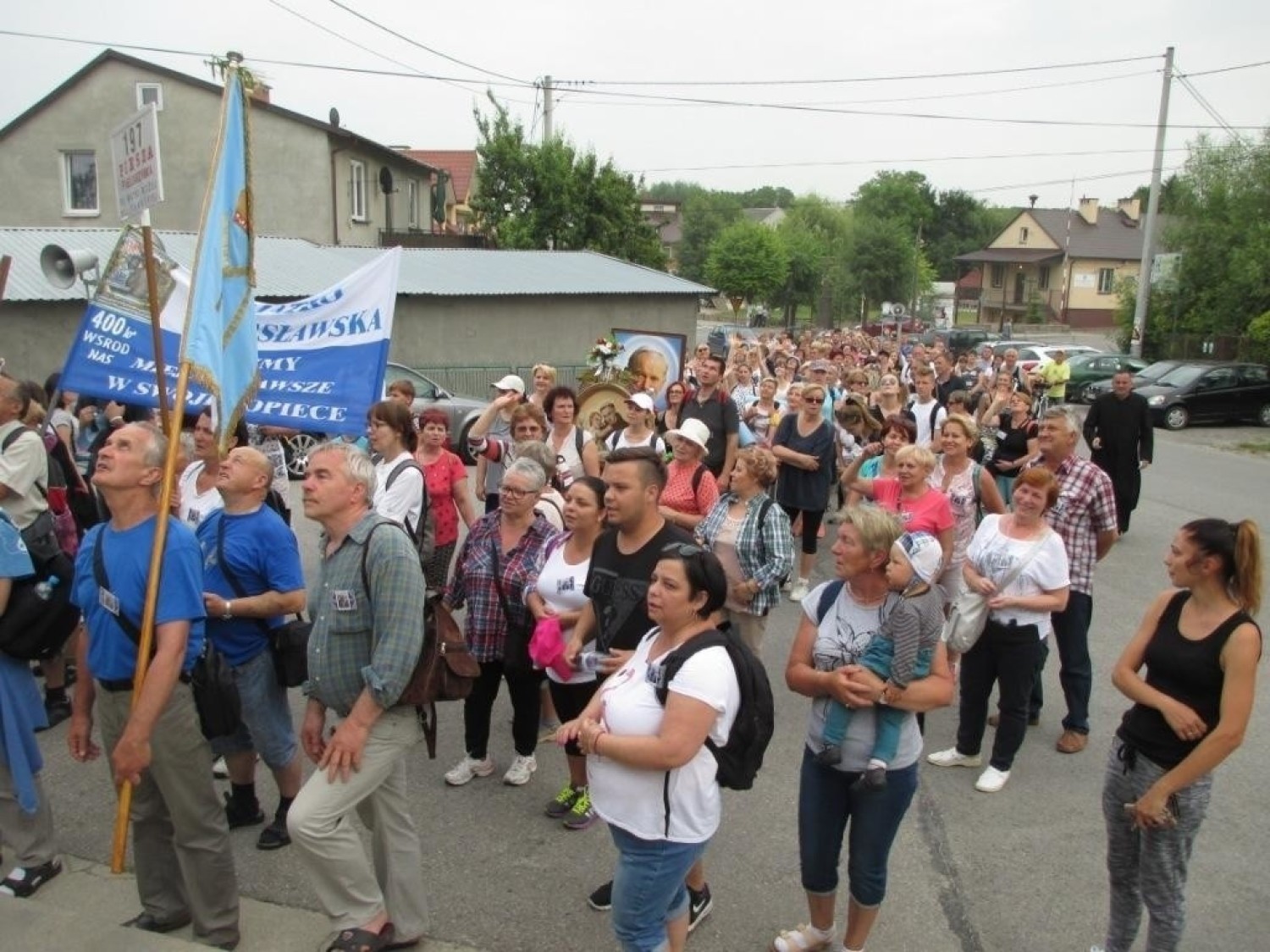 197 pielgrzymkę do Sulisławic rozpoczęła msza święta odprawiona w kościele pod wezwaniem świętego Bartłomieja w Staszowie