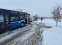 Autobus wypadł z drogi, tiry blokują przejazdy. Zima w powiecie krakowskim