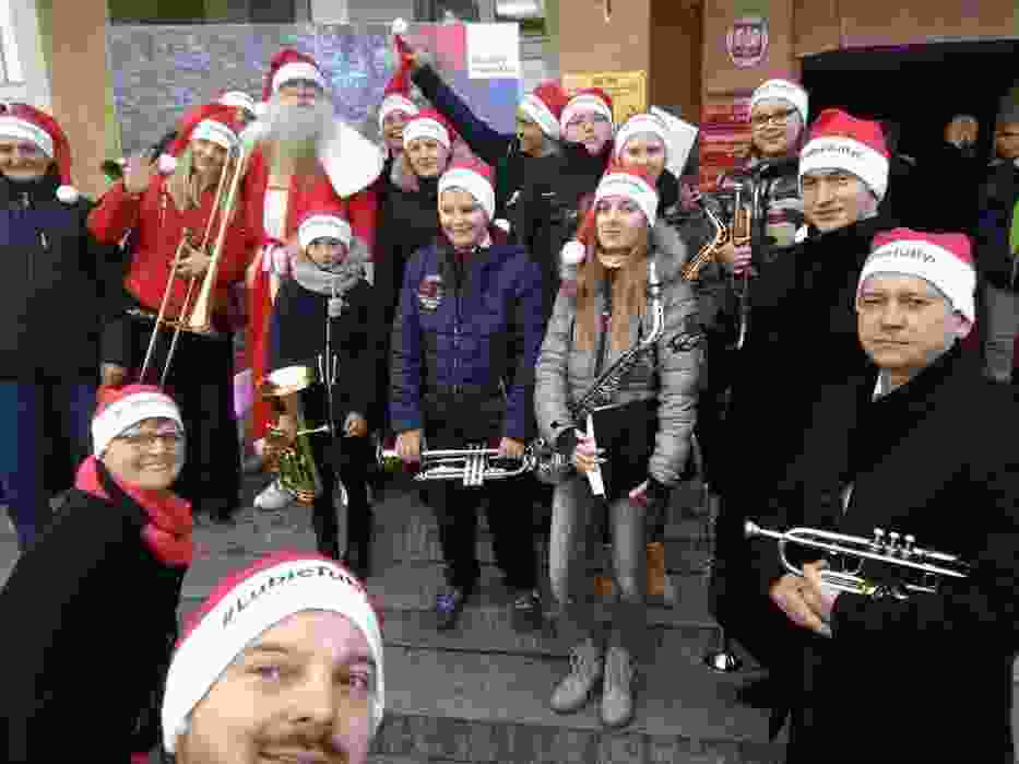 Orkiestra Dęta Gminnego Ośrodka Kultury w Unisławiu angażuje się w różne akcje i działania