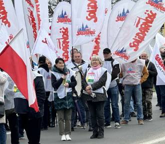 Nowosolski Marsz Solidarności przeszedł ulicami miasta. Chodzi o podwyżki pensji