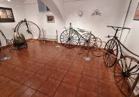 Zabytkowe rowery z XIX wieku ze zbiorów Piotra Urbaniaka w Muzeum Okręgowym w Pile