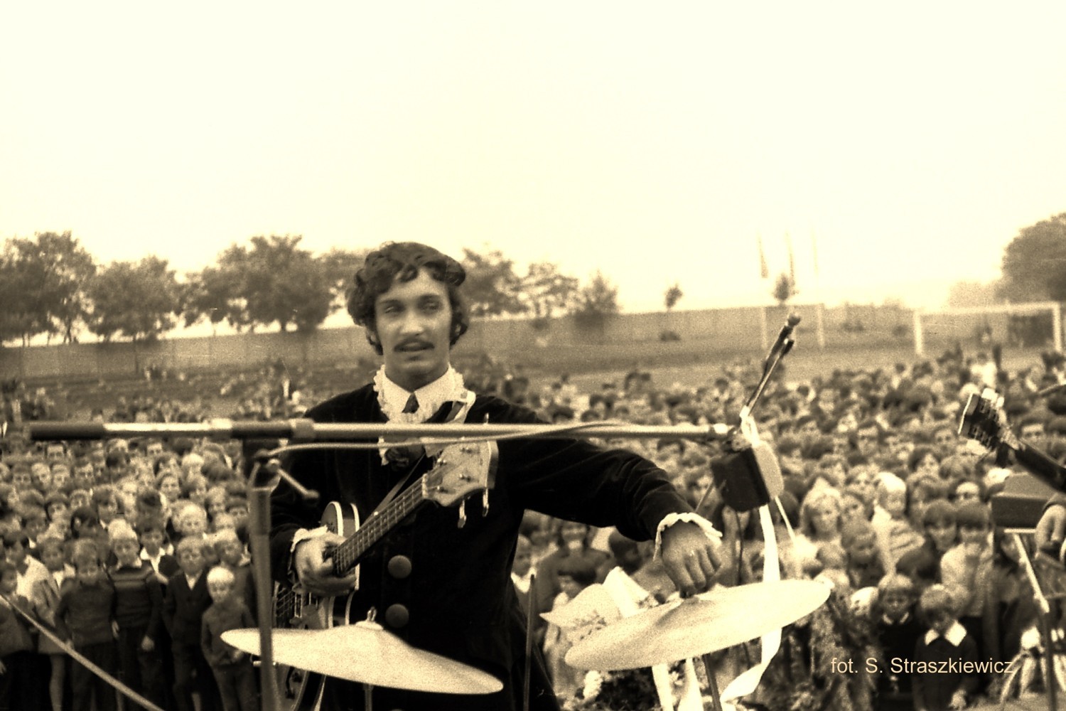 1966 - Trubadurzy w Krośnie Odrzańskim wytęp na stadionie z okazji dożynek