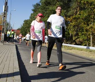 Bieg z radością 2018. Pokonali 10 km przez Wawer [ZDJĘCIA]