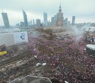 Marsz Niepodległości w Warszawie. Tłumy na ulicach stolicy