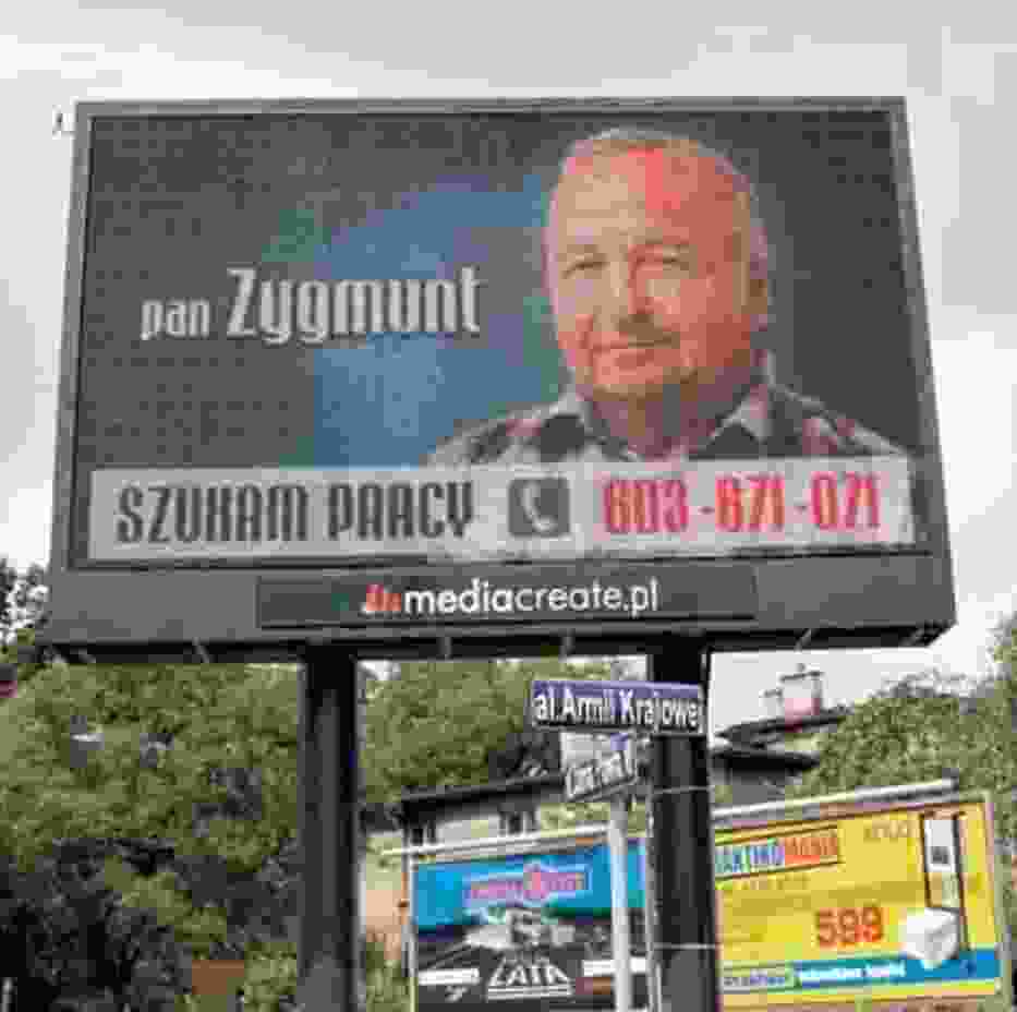 Zygmunt Pośpiech zareklamował się na telebimie i już po kilku dniach znalazł pracę