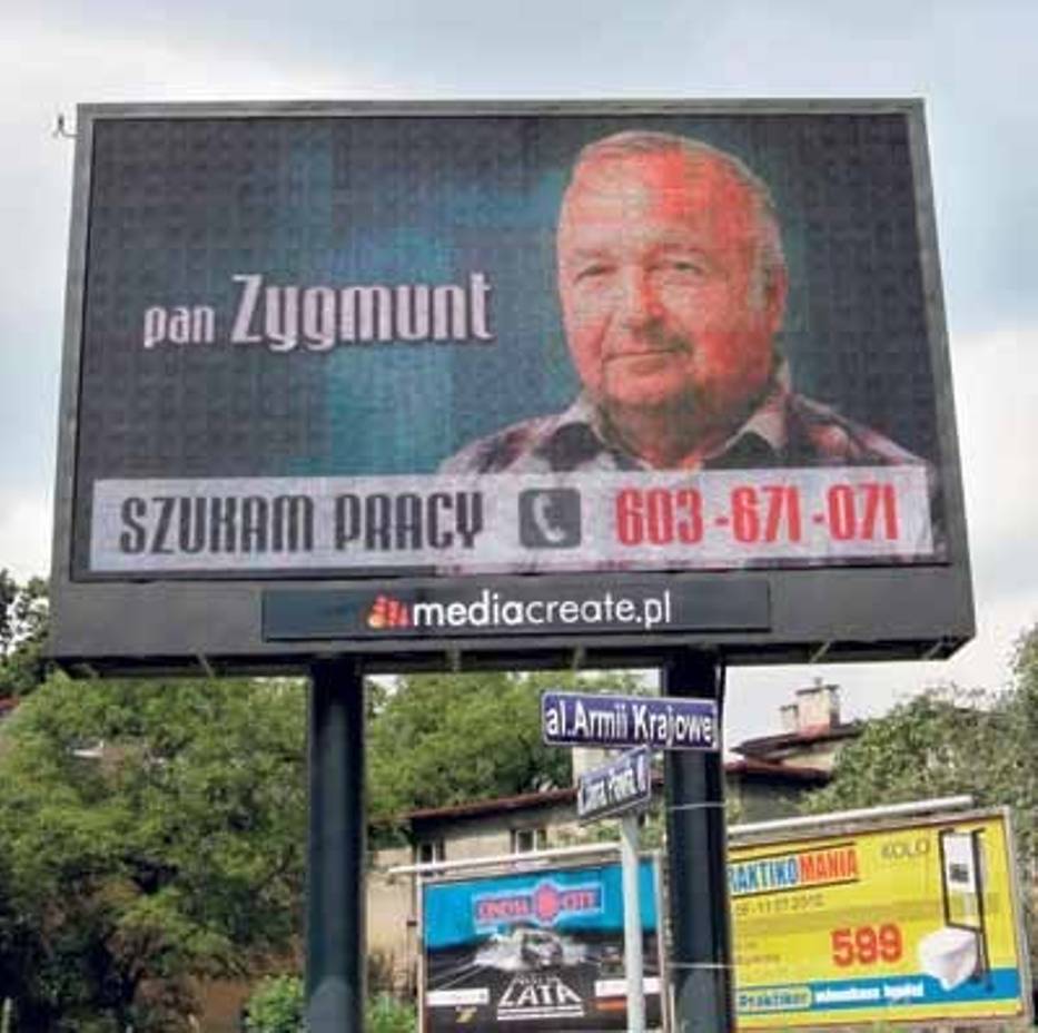 Zygmunt Pośpiech zareklamował się na telebimie i już po kilku dniach znalazł pracę