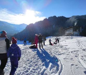 Gdzie iść z dziećmi zimą w Tatry? Oto łatwe i przyjemne szlaki w górach 