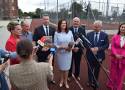 Minister edukacji Przemysław Czarnek otworzył nową szkolną halę sportową w Nysie. Skomentował też najnowszy film Agnieszki Holland