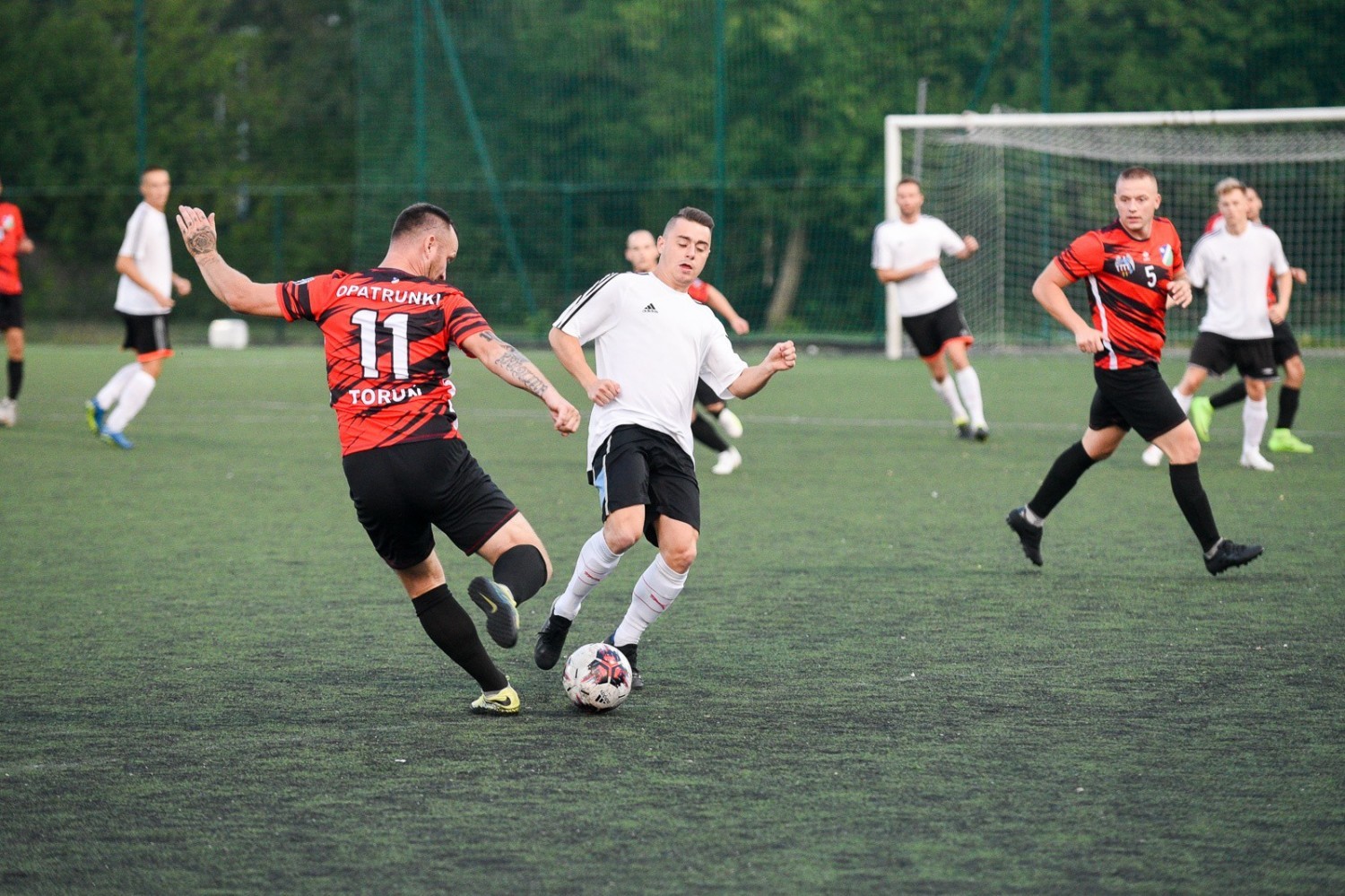 W meczu Start (białe koszulki) - Opatrunki gospodarze byli lepsi i wygrali 6:2