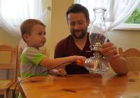 Rodzinne zdobienie lamp naftowych w Ośrodku Kultury Gminy Gorlice