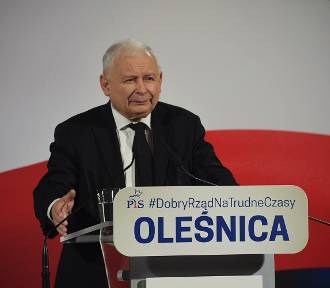 Prezes PiS Jarosław Kaczyński w Oleśnicy. Tłum przed zamkiem (ZDJĘCIA)