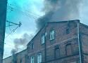 Pożar mieszkania przy ulicy Oswobodzenia w Katowicach. Strażacy ewakuowali trzy osoby, którym ogień odciął drogi ewakuacyjne