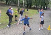 Sztafetowe biegi przełajowe w kazimierskim parku. Rywalizował pięć szkół [ZDJĘCIA]