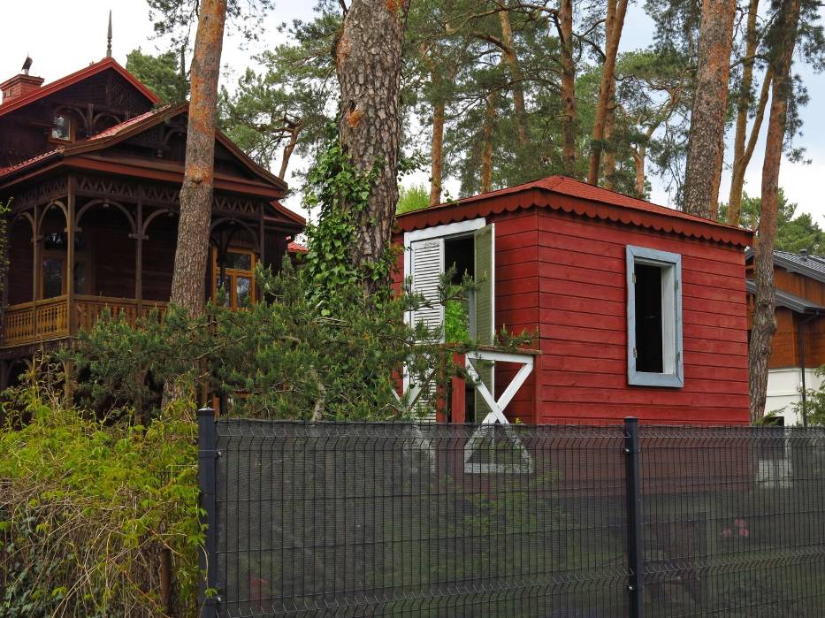 Drewniany dom w środku lasu zachwyca. Oto historia przedwojennej willi Lodusieńka 