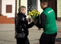 Dzień Kobiet z Górnikiem Łęczyca. Przedstawiciele klubu i kibice wręczyli Paniom kwiaty