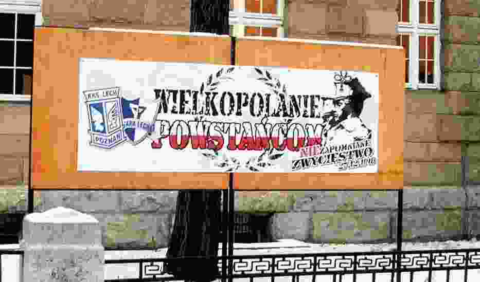 Hasła „Wielkopolanie Powstańcom” można było zobaczyć w kilkunastu miastach