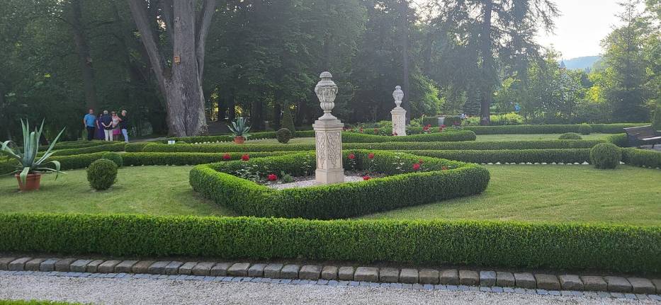 Zespół parkowy pałacu w Ciechanowicach